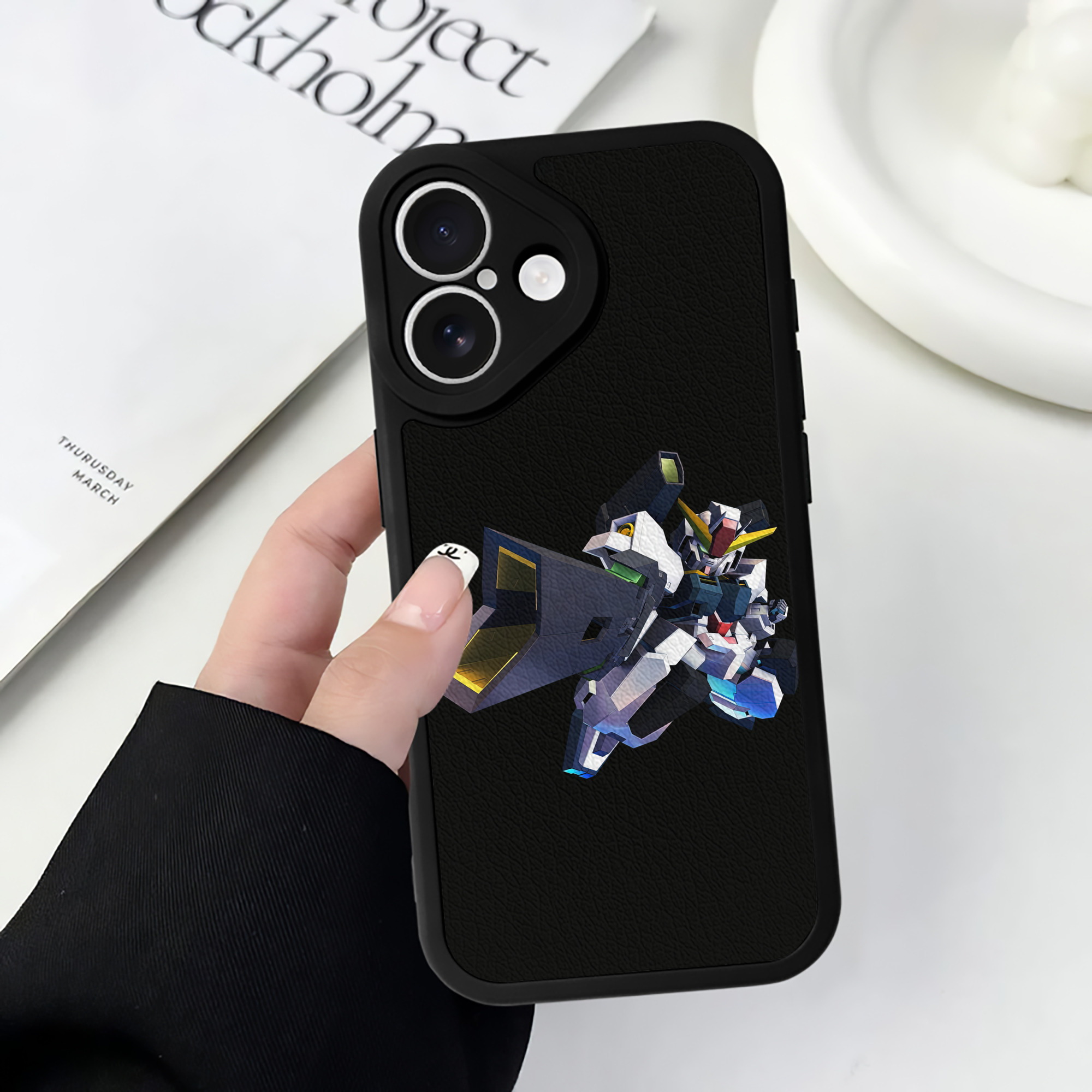 （画像用） 機動戦士ガンダム Mobile Suit Gundam 【iPhone 16シリーズ対応】シリコンスマホケース（レザー調） 材質：シリコン